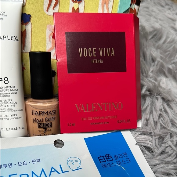 Ipsy Yellow Patterned Bag & OLAPLEX No8 Hair Mask & Farmasi Polish & Face Mask - Picture 2 of 11